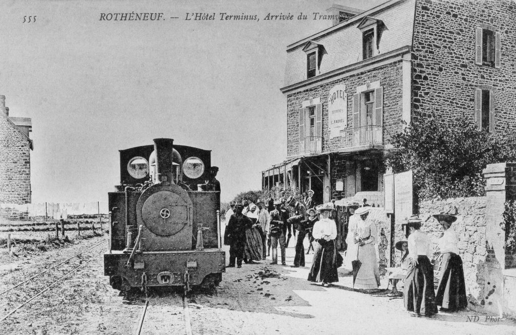 L'Hôtel Terminus, arrivée du tramway à Rothéneuf